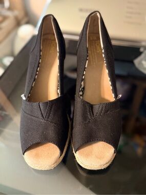 TOMS Black Canvas Peep Toe‎ Espadrille Wedge Heels Women’s Size 6 Slip On
